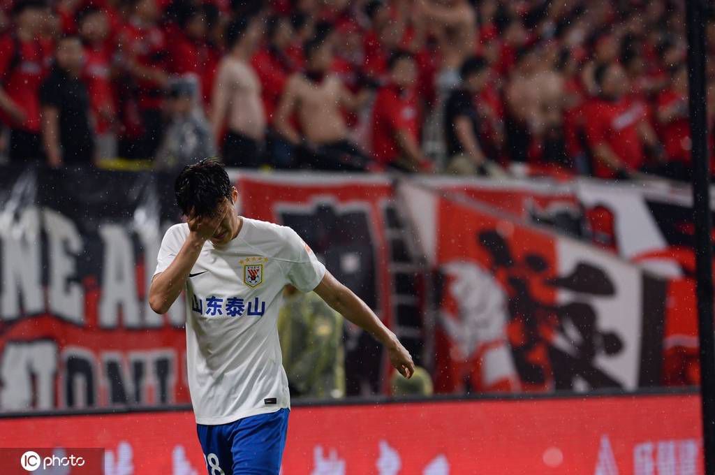“2002年世界杯？我当时已经知道这会是我在国家队的最后一届大赛，所以对我来说出局就意味着要结束为国家队效力这一美好的经历，为意大利踢球，在球场上听国歌是无与伦比的经历。